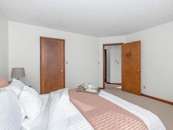 2nd image of 1077 Parkside Ct S #1077
