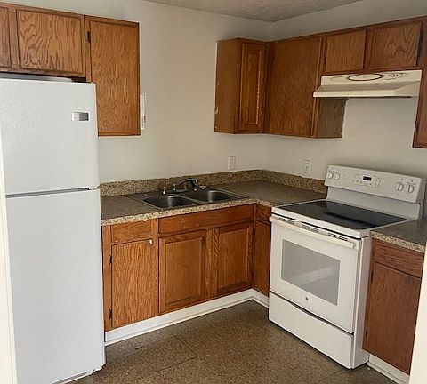 3rd image of 406 Easy St