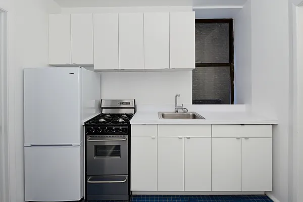 Rented by Aether Property Group | media 13