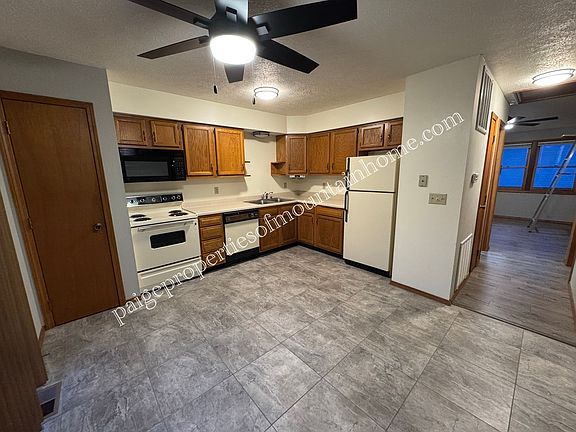 2nd image of 268 Valley Airport Pl Suite 4