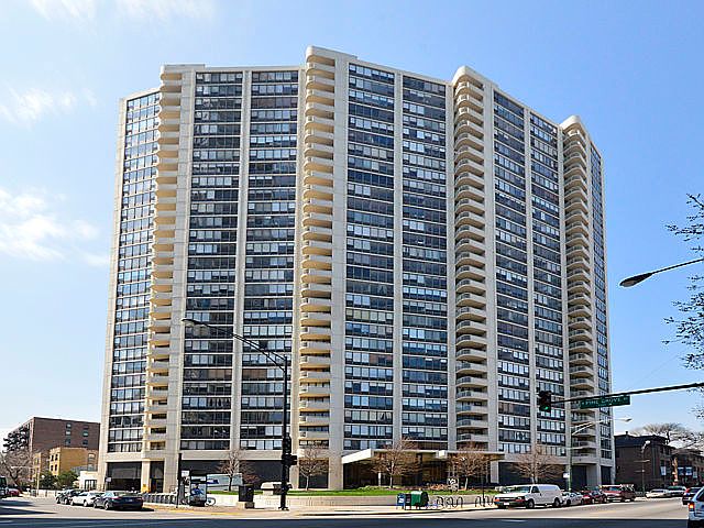 1st image of 3930 N Pine Grove Ave APT 501