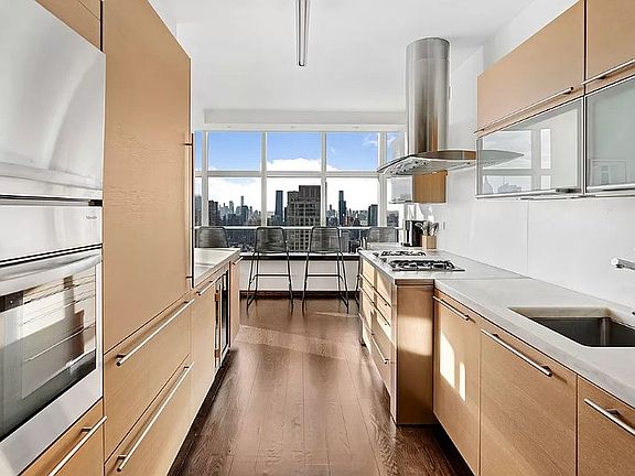 3rd image of 160 W 66th St APT 59D
