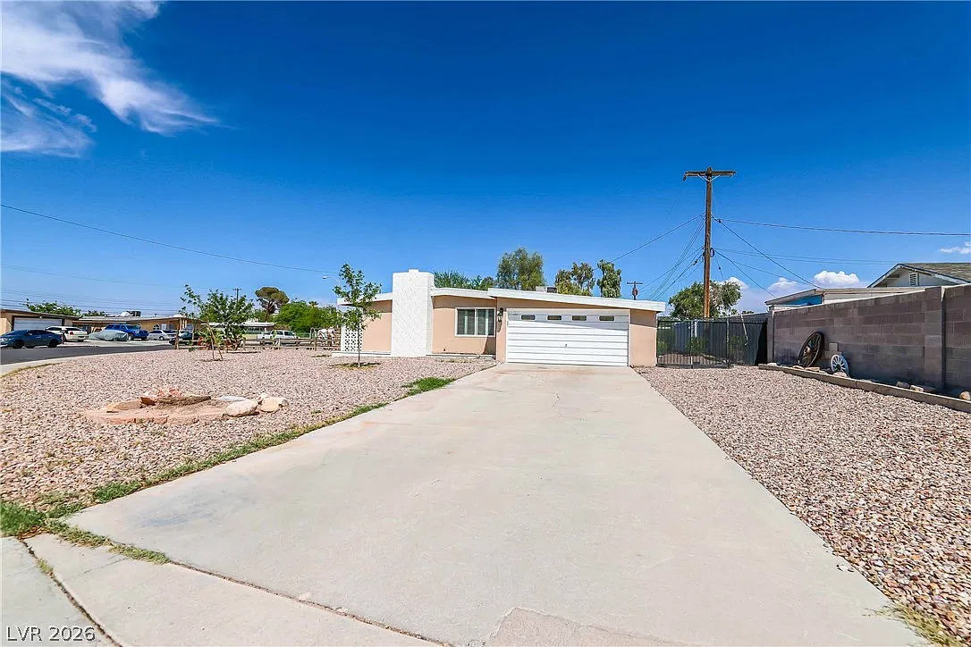 3 bed, 2.0 bath, 1212 sqft, $1,800 — Photo 1