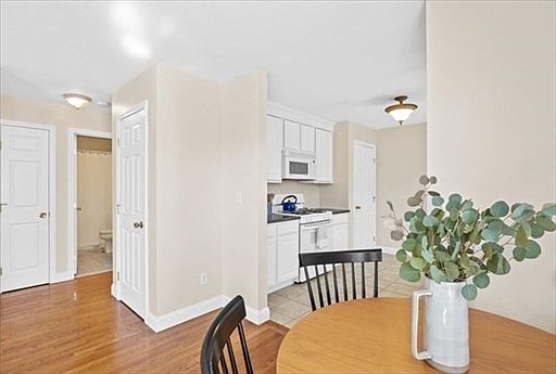 2nd image of 468 Sea St #468