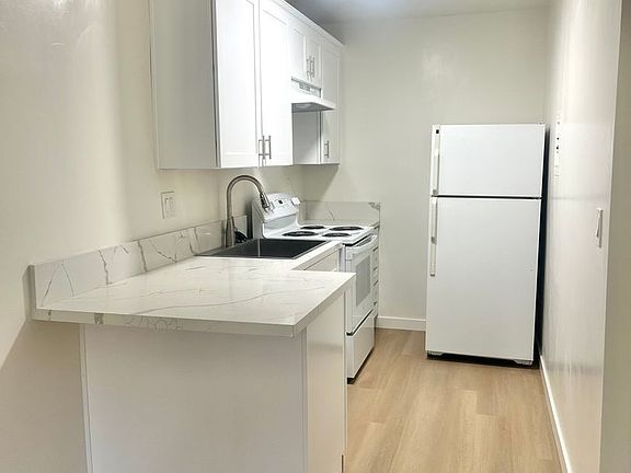 3rd image of 1042 6th St APT 8