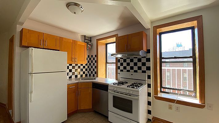 1st image of 57 Kenmare St APT 3