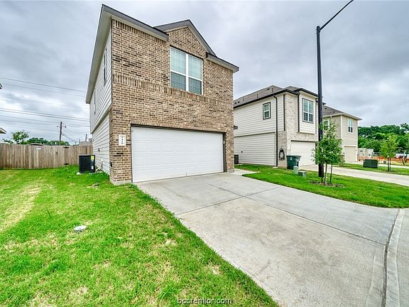 2nd image of 1418 Desire Ln