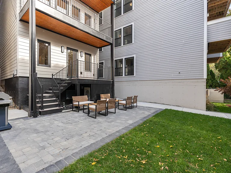 217 Saratoga St #1 — Photo 21