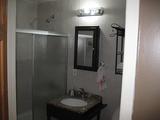 Rented by 18 REALTY | media 11