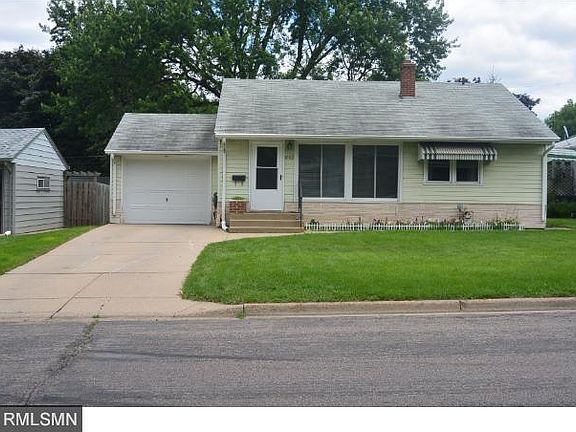 3rd image of 1082 Charlton St