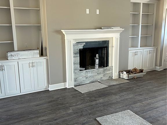 4th image of 2246 Crane Ave