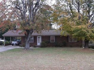 135 Davidson Heights Dr, Winston Salem, NC 27107