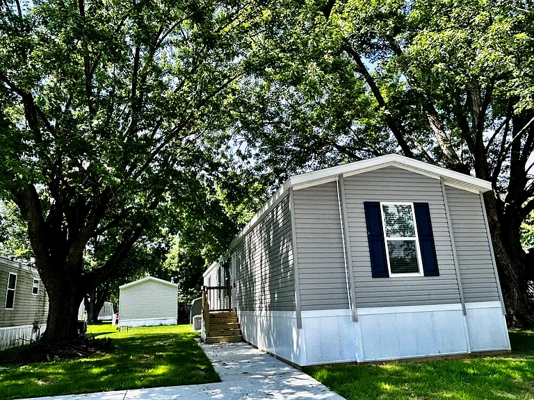 Hickory Knoll — Photo 45
