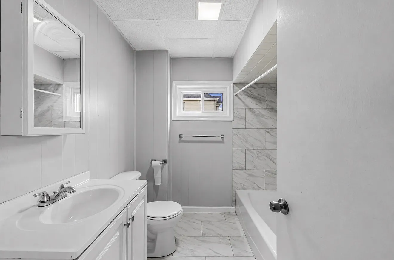 2 bed, 700 sqft, $1,800 — Photo 1