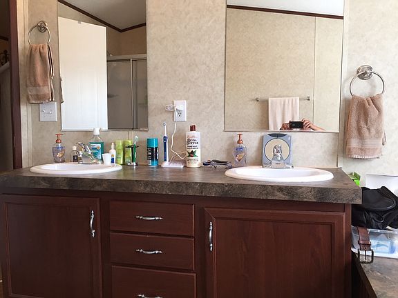 3rd image of 106 Meadowview Dr