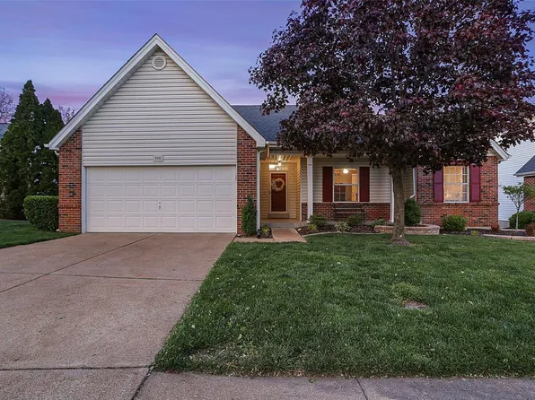 926 Shandra Dr, Ballwin, MO 63021