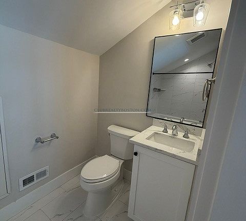4th image of 186 Bedford St #1