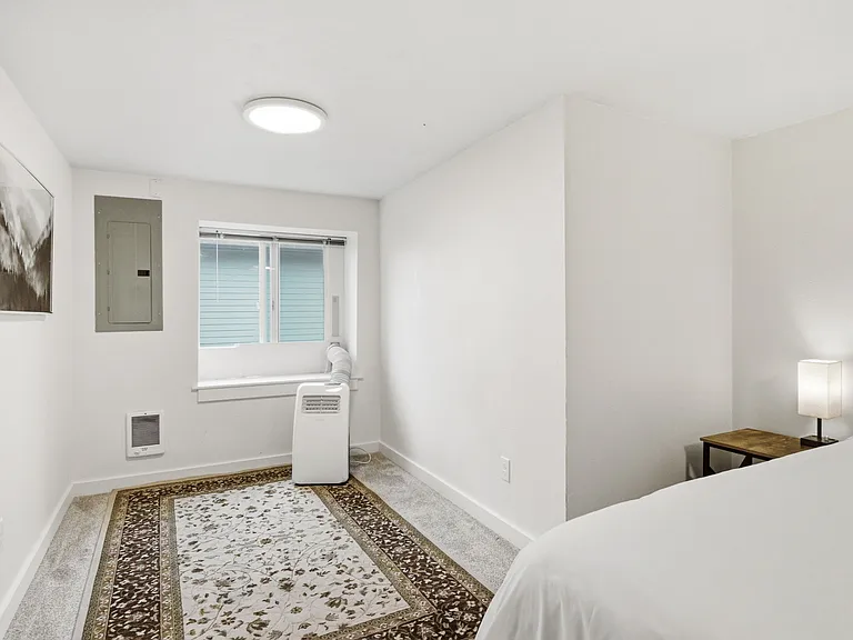 518 W 23rd Ave — Photo 17