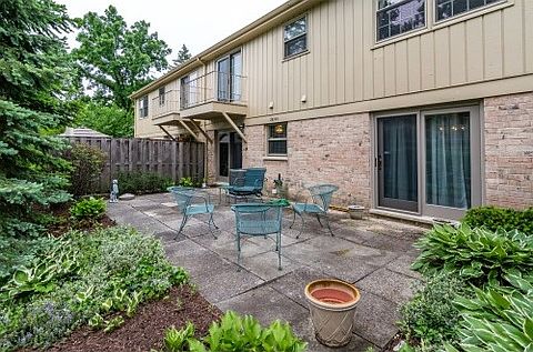 2nd image of 2S748 Avenue Barbizon