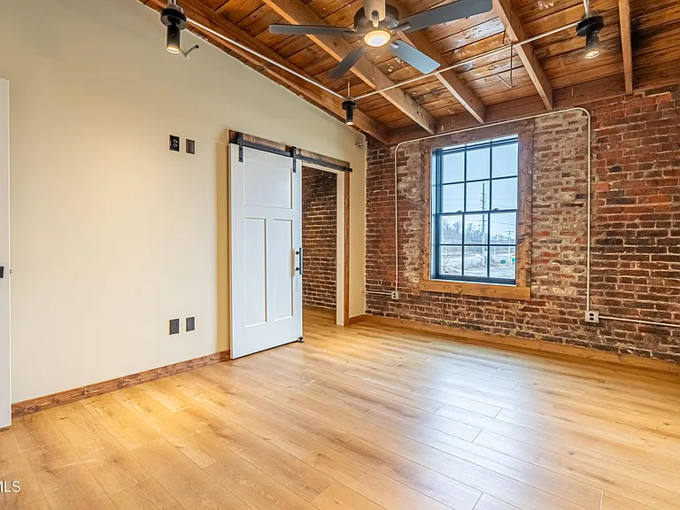 453 E Main St #900 — Photo 8