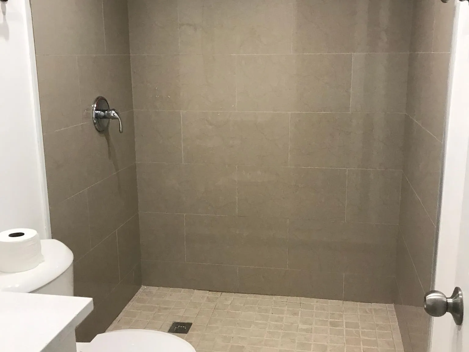 2 bed, 950 sqft, $2,100 — Photo 3