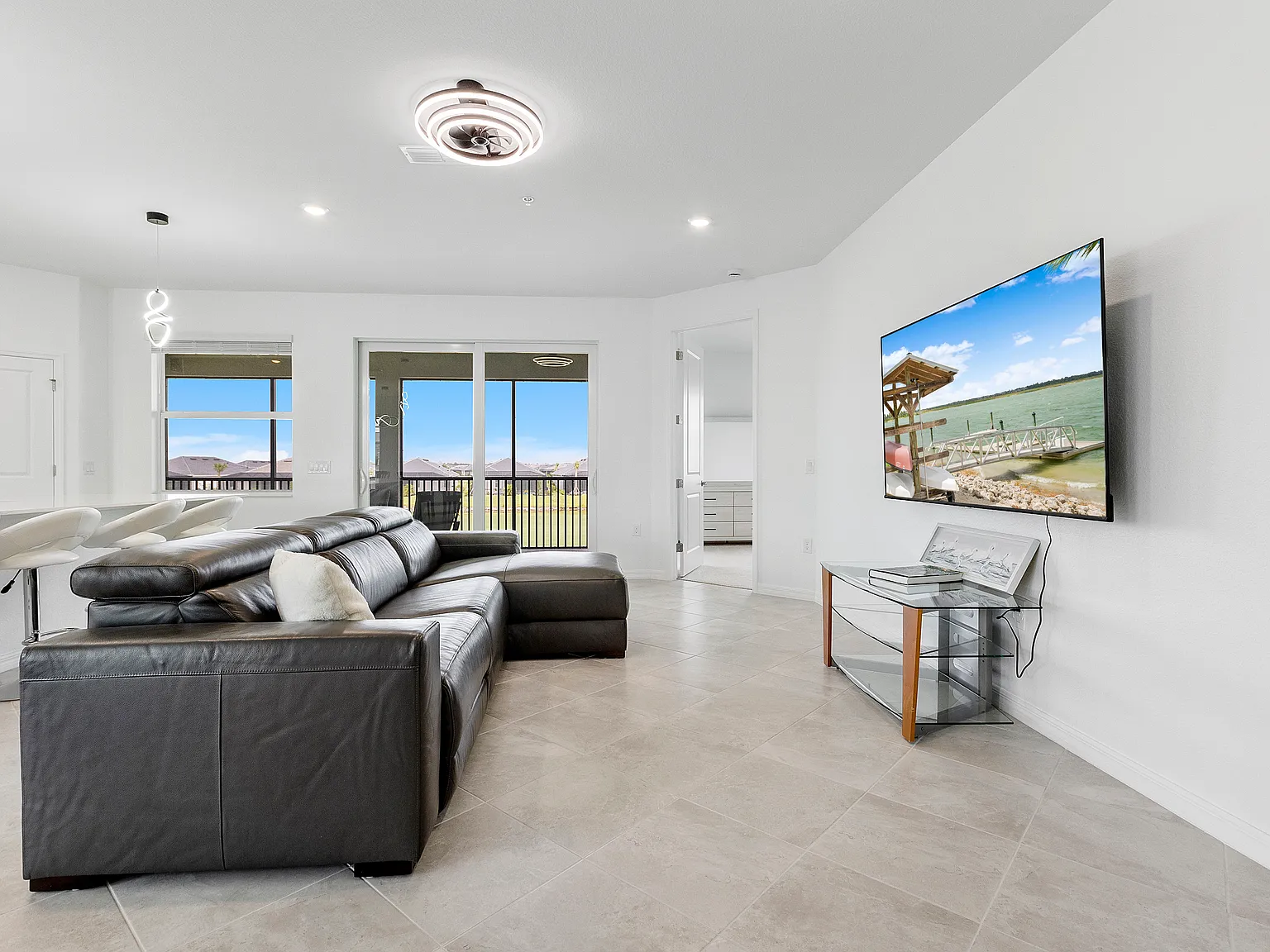 3 bed, 2110 sqft, $5,000 — Photo 3