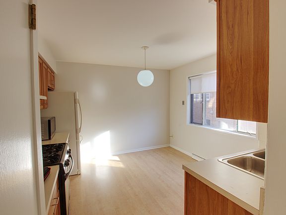 4th image of 8922C La Crosse Ave