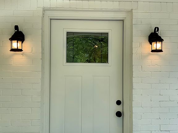 4th image of 600 Kingston Ln NW
