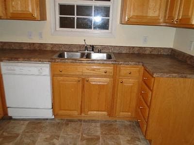 4th image of 189 Wallin St