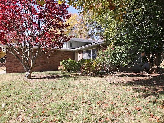 2nd image of 414 Camelot Dr