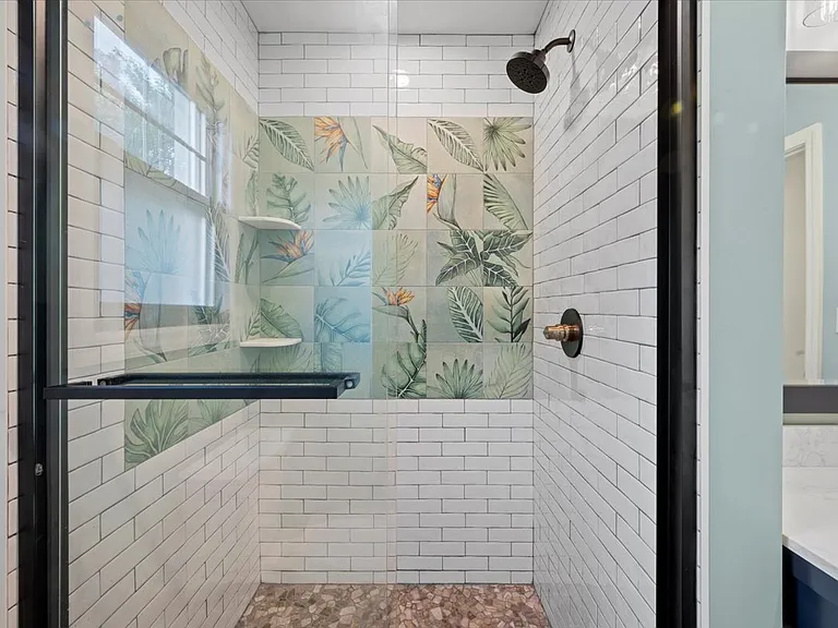 90 Ditmars St — Photo 20