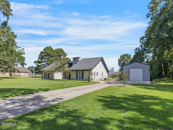 3rd image of 517 Interlaken Dr