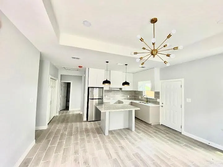 3 bed, 2.0 bath, 4278 sqft, $1,150 — Photo 2