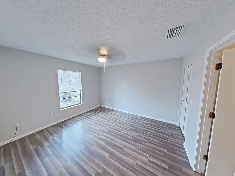 10352-10358 Hemlock St — Photo 6
