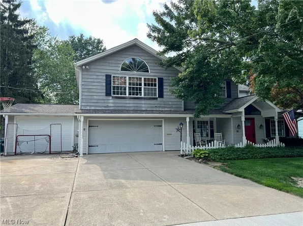 93 Barberry Dr, Berea, OH 44017