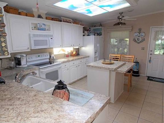 3rd image of 9508 Country Club Ln