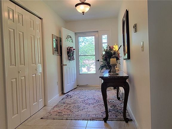 4th image of 312 Mountain Ridge Ct