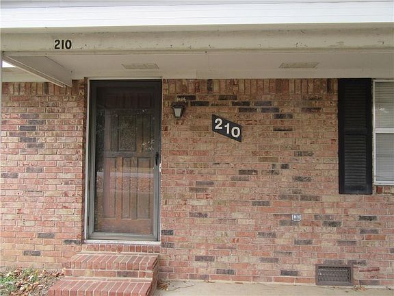 3rd image of 210 S Holly St