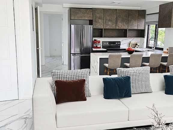 2nd image of 2232 Kimball St #Penthouse A