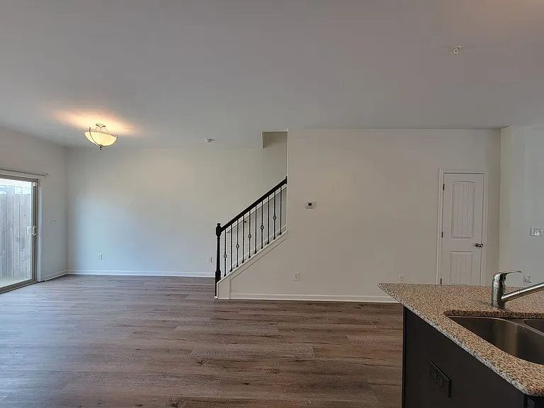 1576 Iris Walk — Photo 6