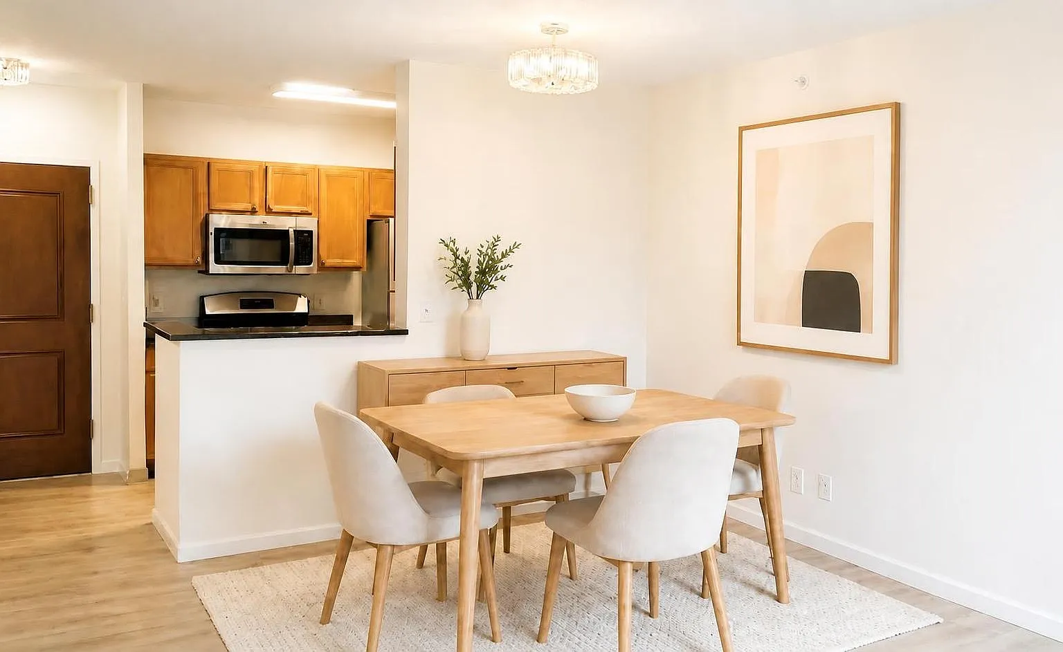 1 bed, 712 sqft, $2,400 — Photo 2
