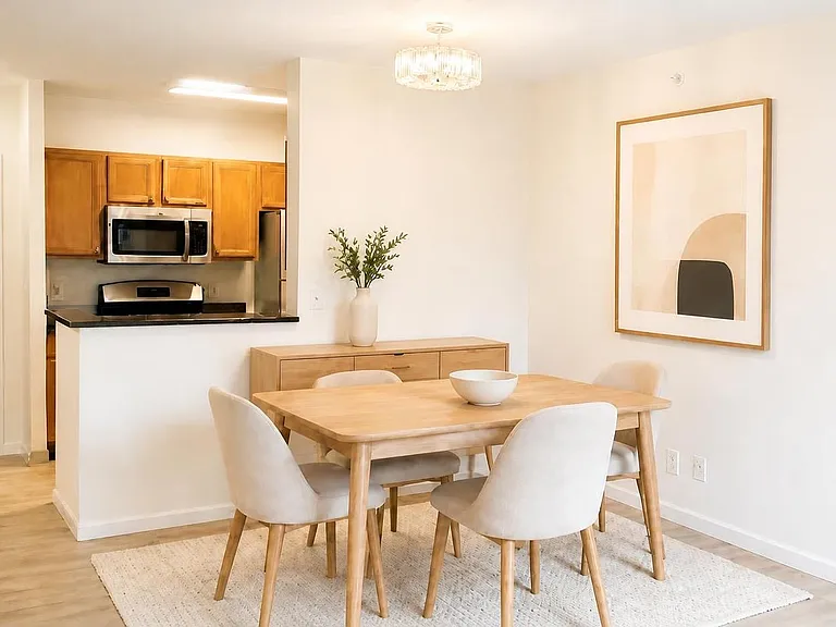 Dining Area with new lighting
(virtually staged)