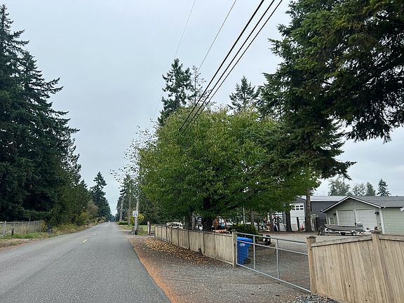 4th image of 12124 34th Ave E