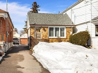 14 East Dr, Toronto, ON M6N2N7