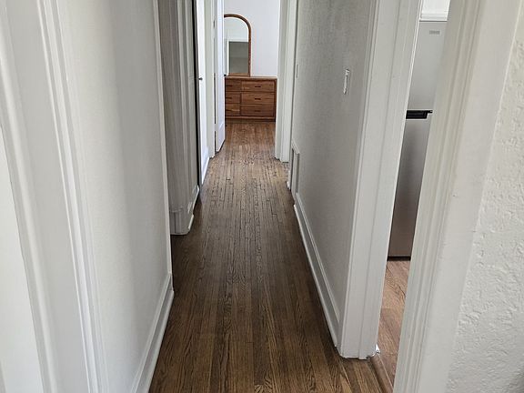 3rd image of 2052 S Burnside Ave