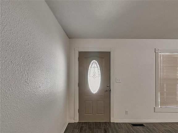 2nd image of 1401 N Park Ave