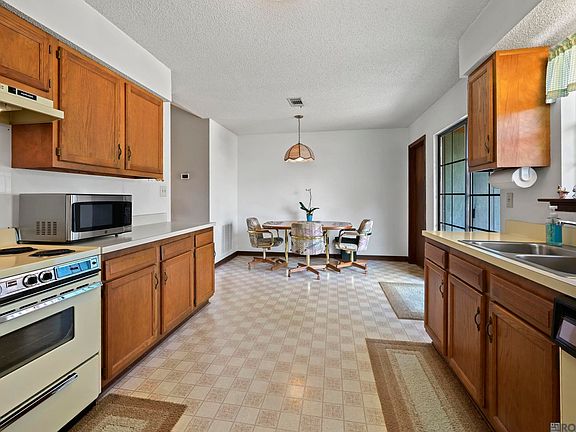 5th image of 2514 Robin St