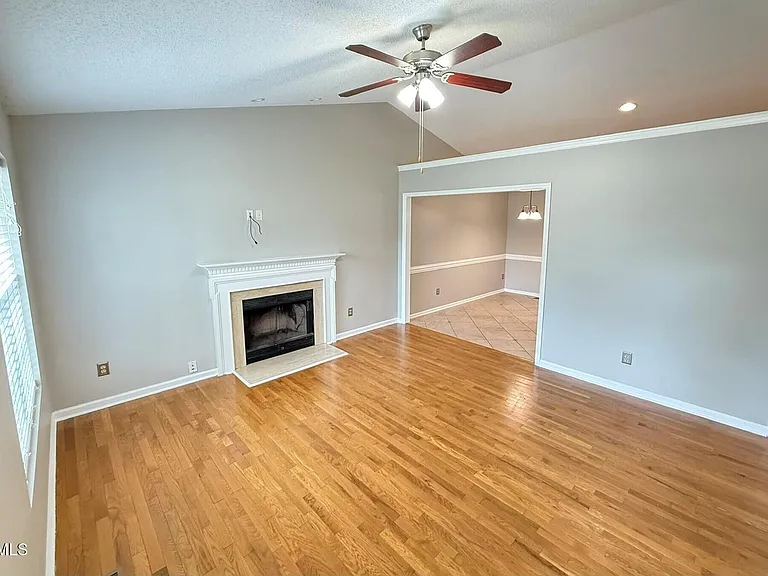 610 E Jones Ave — Photo 2