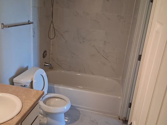 4th image of 2511 NE 4th St APT 334