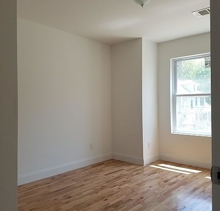4th image of 31 Orchard Sq